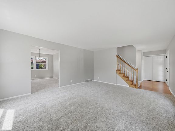 5th image of 1520 Crestwood Ct