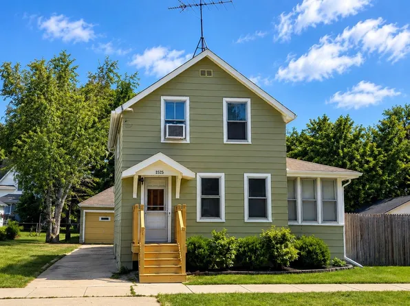 1022 Mount Vernon St, Oshkosh, WI 54901