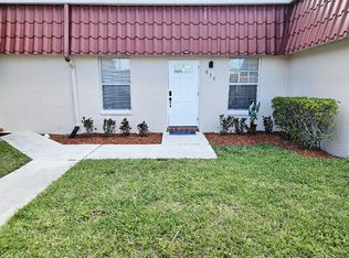 835 Salem Ln, Lake Worth, FL 33467
