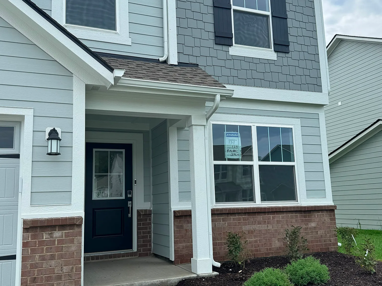 5 bed, 2422 sqft, $2,700 — Photo 2