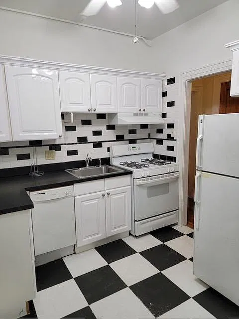 2 bed, 900 sqft, $4,000 — Photo 2
