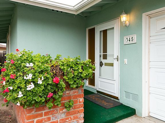 345 E Elfin Green-002-38-Front Entry Det
