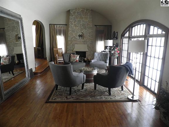 3rd image of 303 W 19th Ave