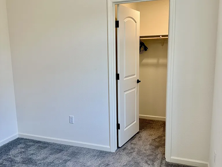 677 Country Pl — Photo 27