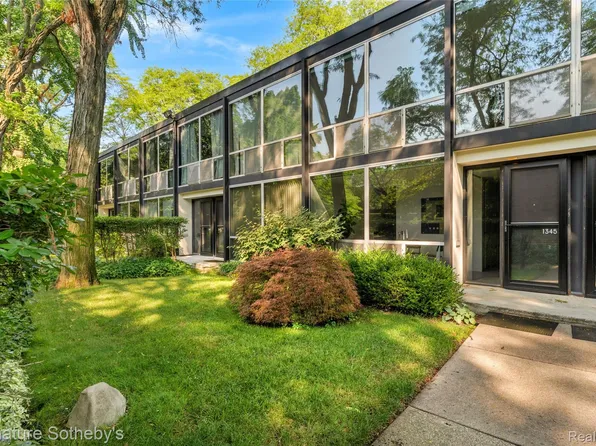 1345 Joliet Pl, Detroit, MI 48207