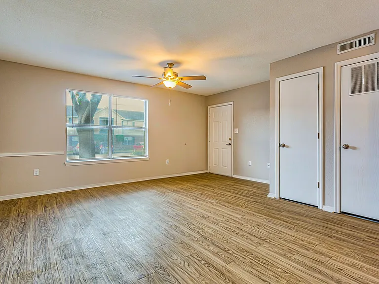 Parkridge Apartments — Photo 19