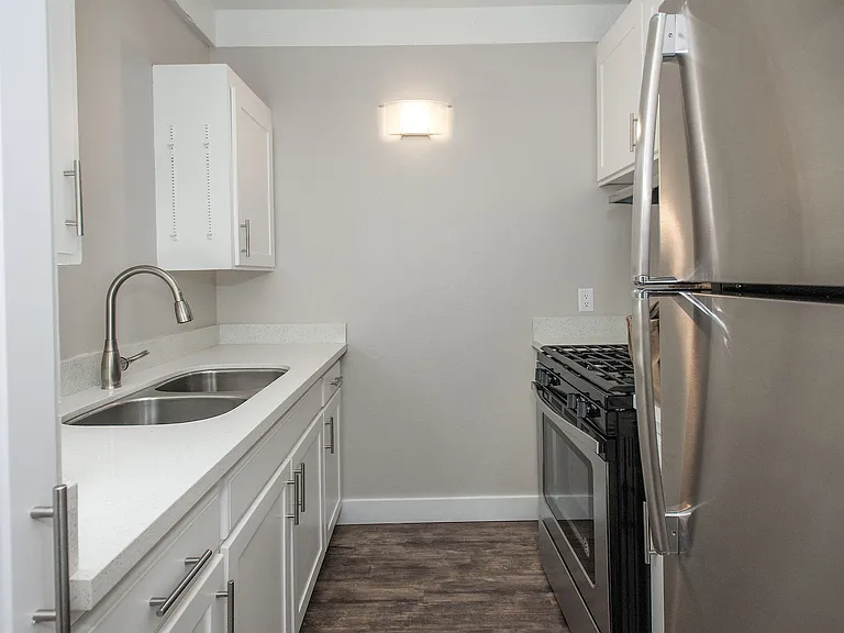 Monterey Townhouse — Photo 20