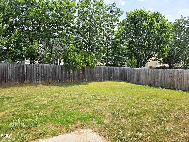 105 Chandler Springs Dr — Photo 17