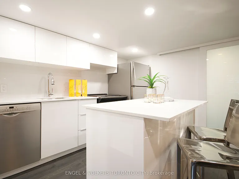 173 Carlton St #1 — Photo 5