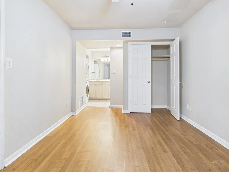 7685 Northcross Dr #208 — Photo 7