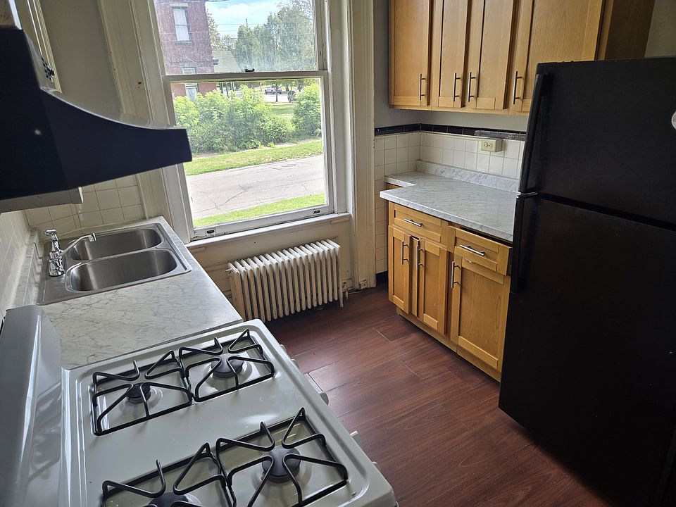 Comfortable size kitchen