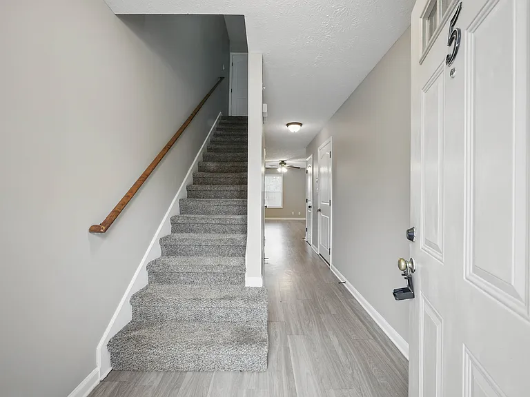 850 Tracy Ln #10 — Photo 2