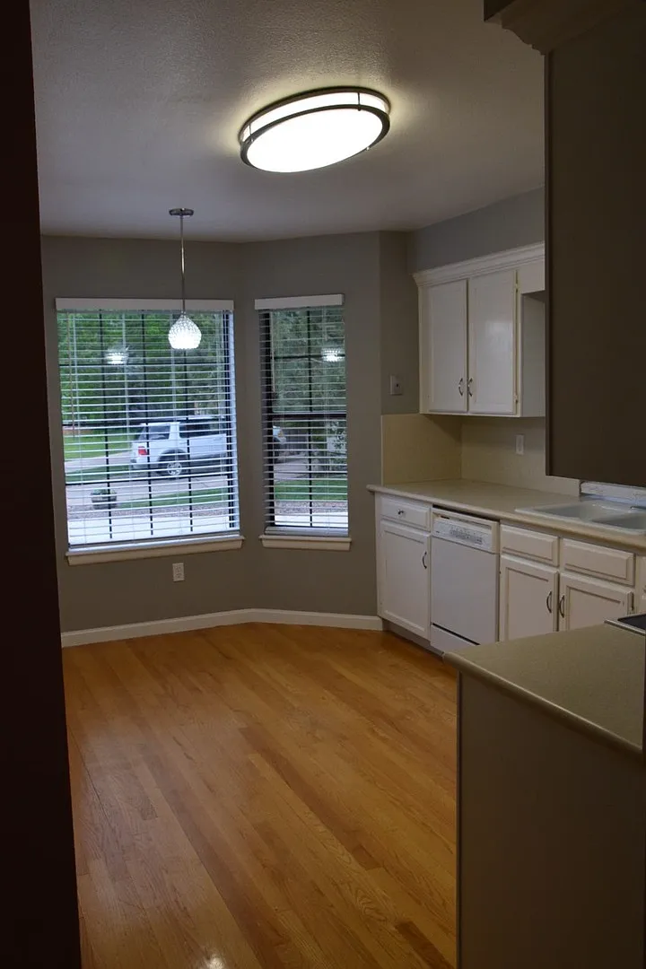 Beautiful 3 bed / 2.5 bath in Ken Caryl Ranch! — Photo 3