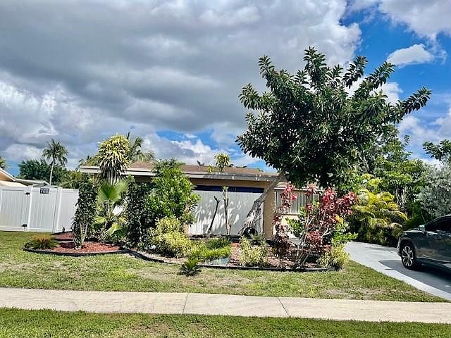1st image of 8112 NW 72 Avenue