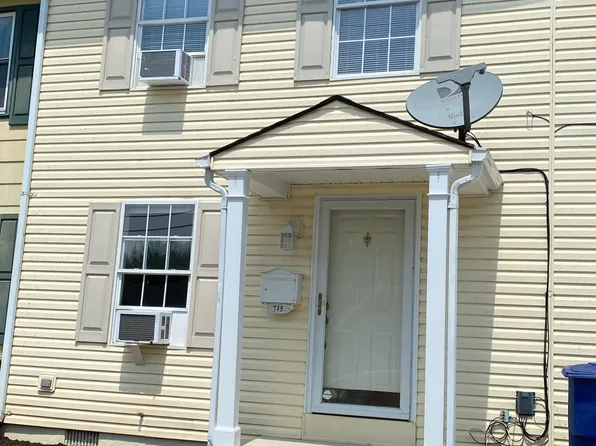 715 W 13th St, Front Royal, VA 22630