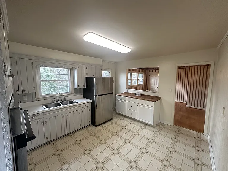 141 Dublin Ct — Photo 32