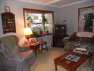 3rd image of 12 Hickory Ln