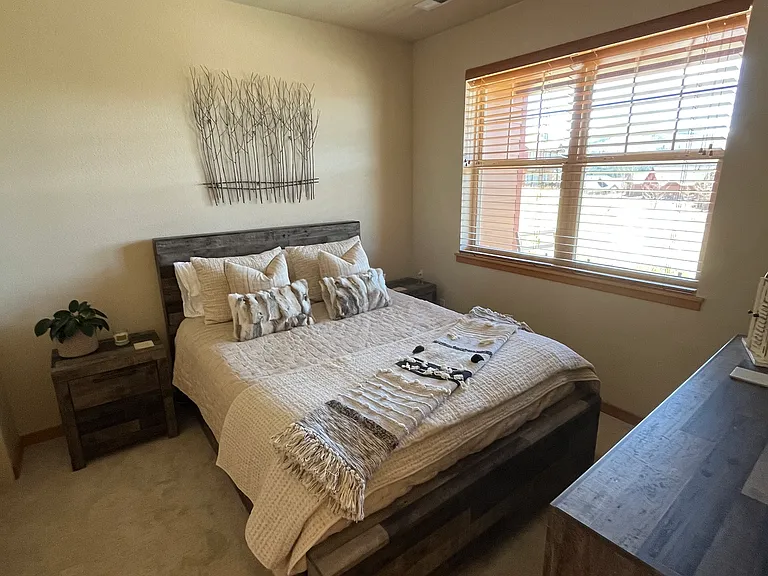 Second downstairs bedroom