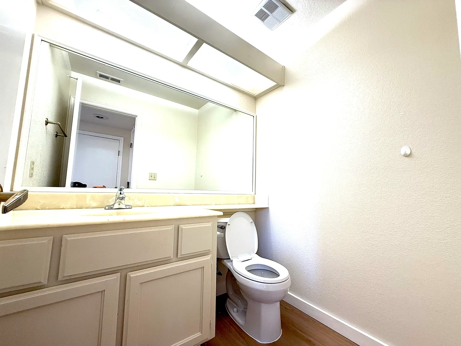 4 bed, 2.5 bath, 2550 sqft, $1,380 — Photo 4
