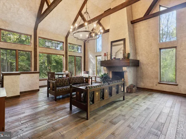 101 Azurine Ln, Berwyn, PA 19312