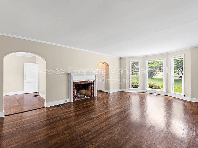 2334 Redwood Dr — Photo 4