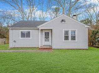 71 Pegs Ln, Riverhead, NY 11901