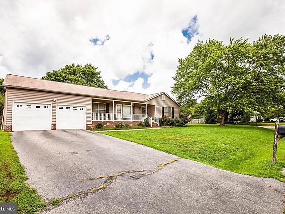 3rd image of 11716 Eisenhower Ln