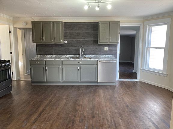 Eat-In Kitchen with Bay Window