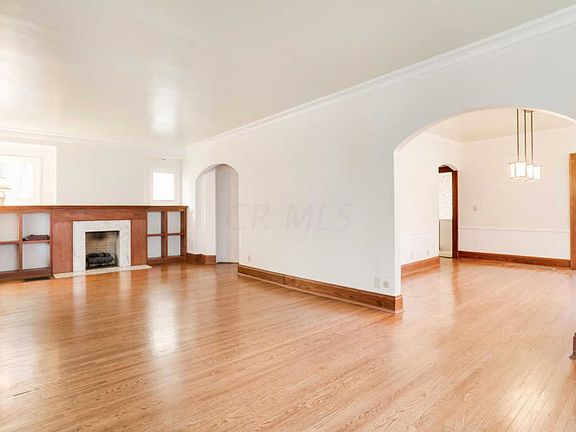 4th image of 133 Clinton Heights Ave