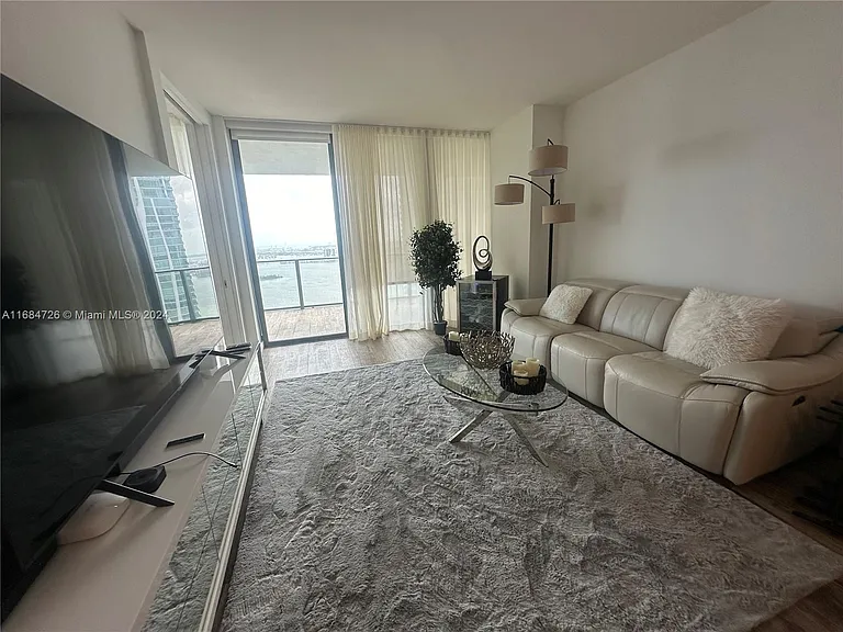 650 NE 32nd St #4205 — Photo 16