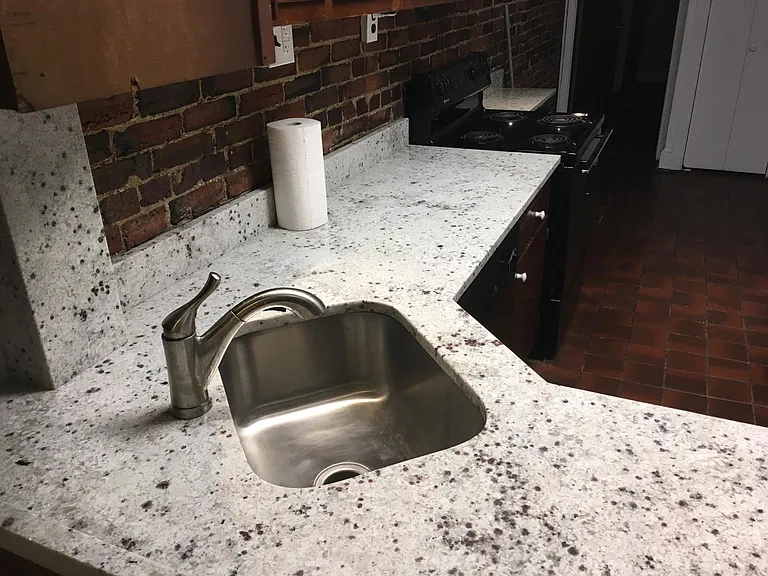 640 E St NE #B — Photo 7