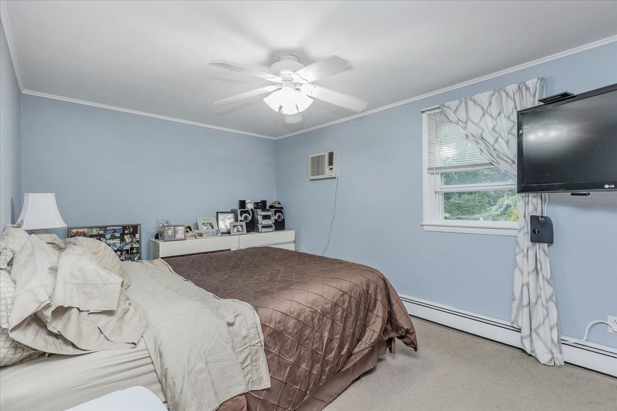  Upper Level: Accessory Apartment - Bedroom 3
