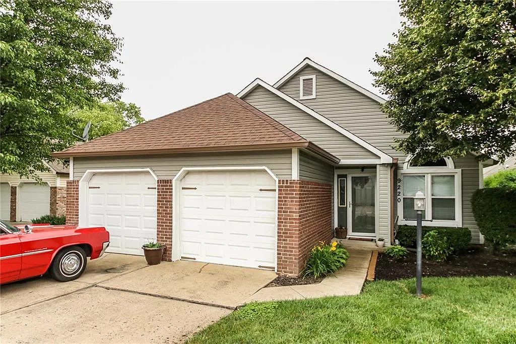 9220 Steeplechase Dr photo 1