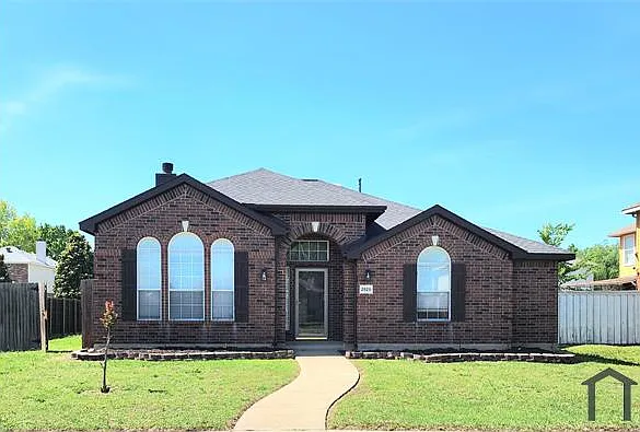 2525 Johnson Dr — Photo 1