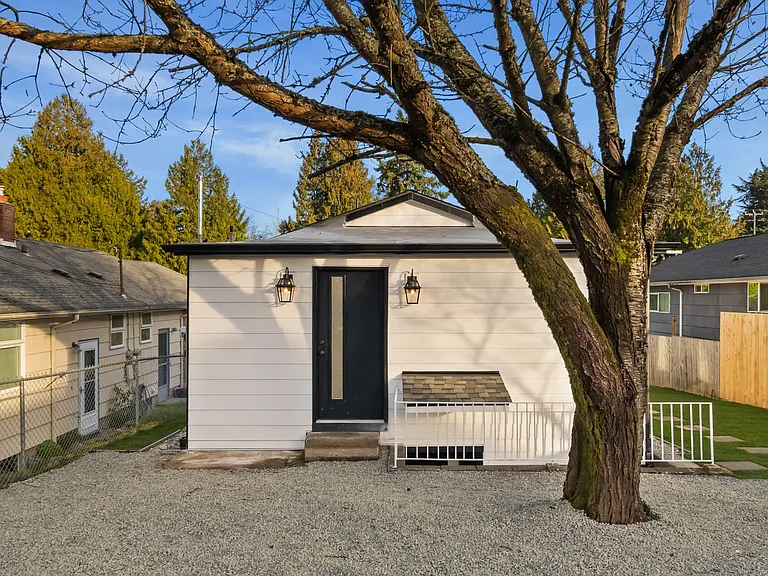 5945 Fauntleroy Way SW #B — Photo 4