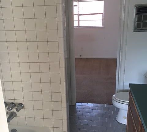 4th image of 206 Spruce St APT C
