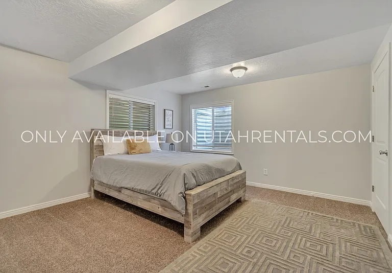 232 W 200 N — Photo 25