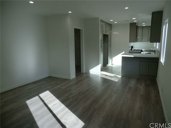 3rd image of 8032 Wisner Ave