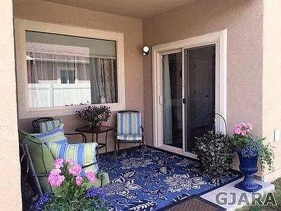 Outdoor sitting area with furnishing