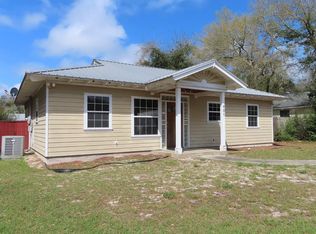 401 N W 12th St, Carrabelle, FL 32322
