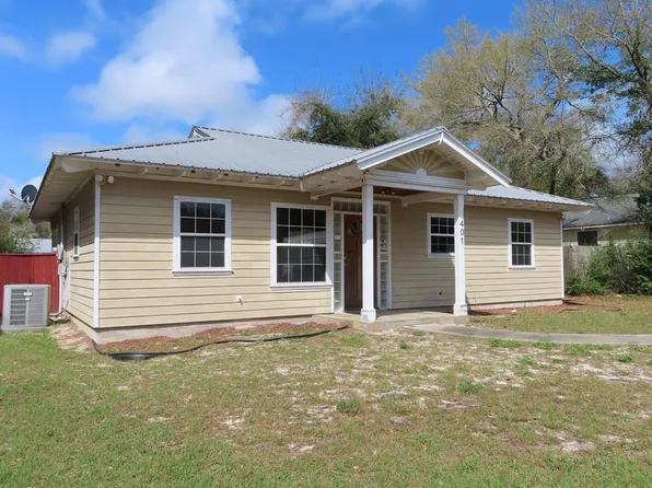 401 N W 12th St, Carrabelle, FL 32322