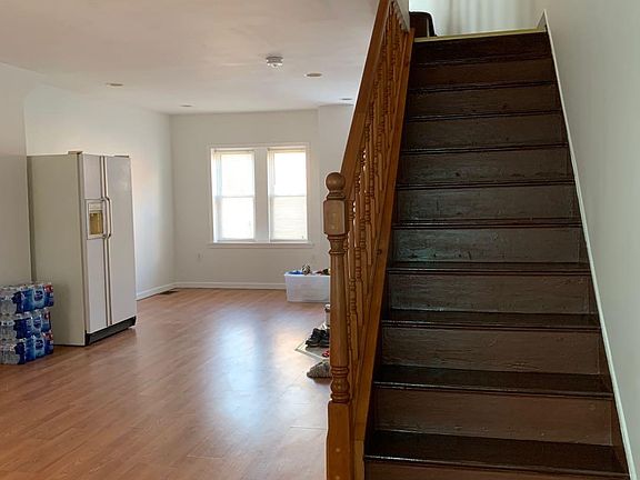 3rd image of 1227 Johnston St