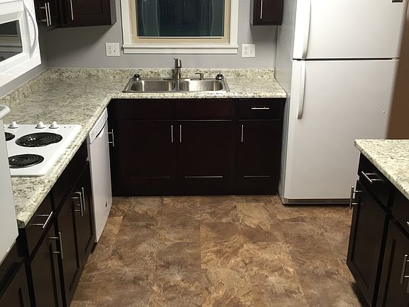 4th image of 2702 Magnolia St