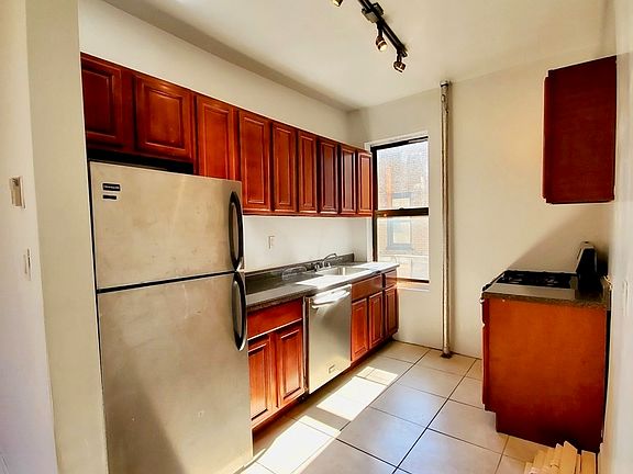 3rd image of 267 Lincoln Pl #D7