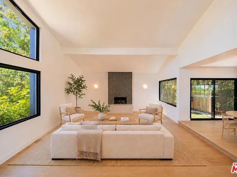 13302 Mulholland Dr — Photo 2
