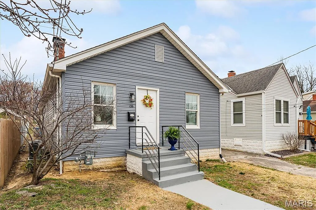 126 Collinsville Ave photo 1