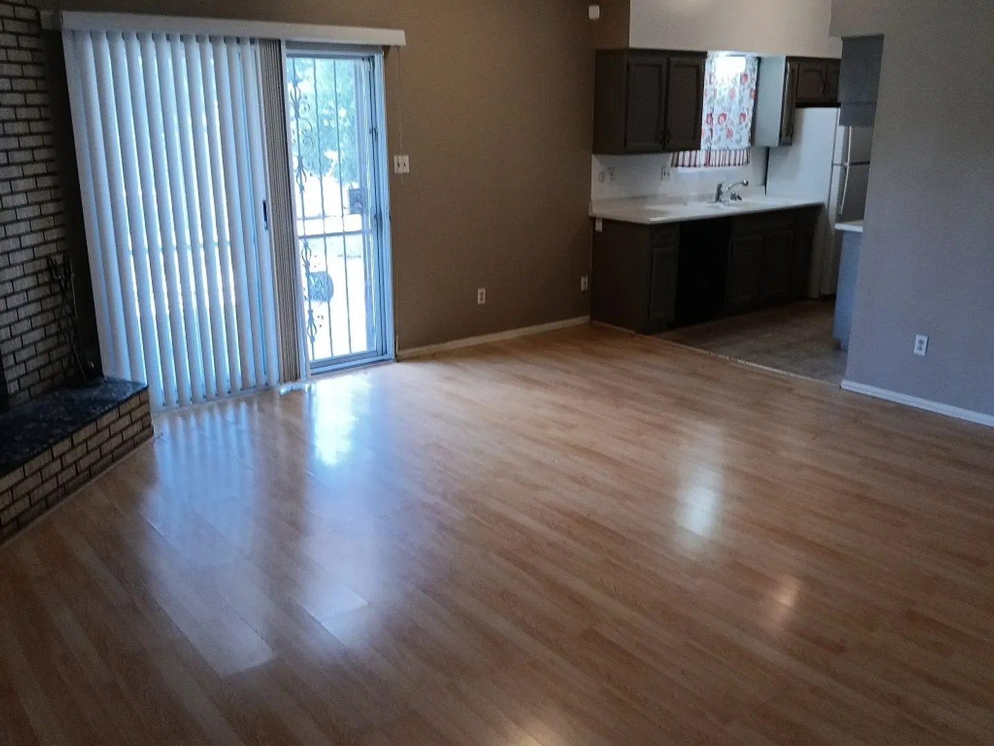 Cozy 4-Bedroom, 2-Bathroom Home! Showings Available Now — Photo 2