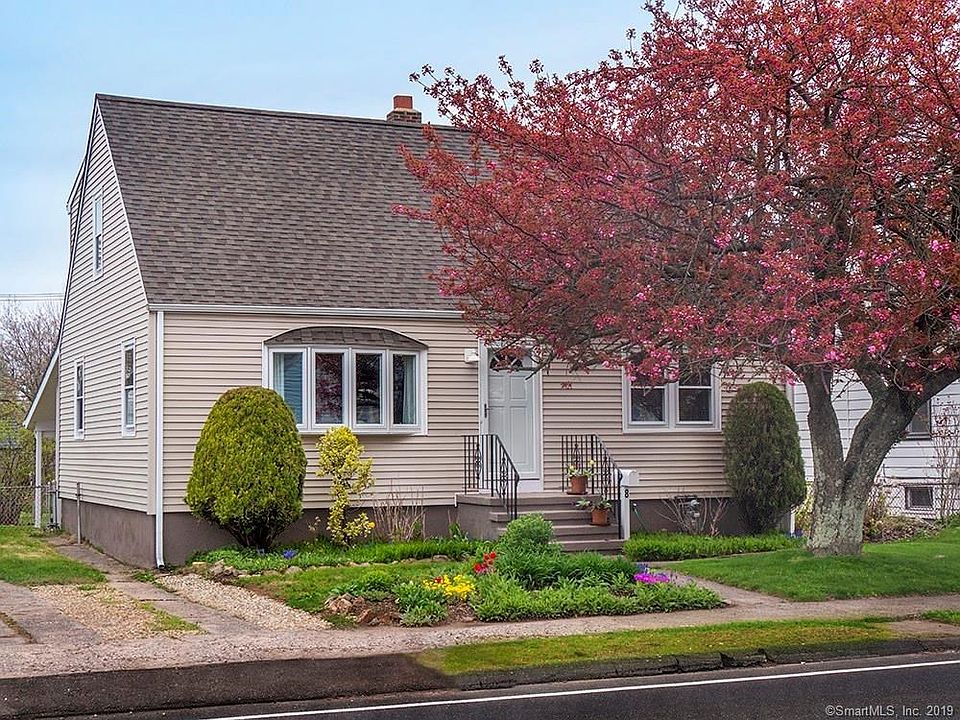 1st image of 8 Townsend Ave