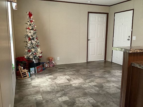 5th image of 63 Doughty Dr