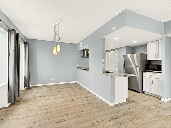 4th image of 207 5th Ave SW APT 1001